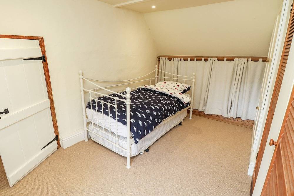 19 Clatterford Shute, pet friendly, with a garden in Carisbrooke in Newport (Isla de Wight), Isla de Wight