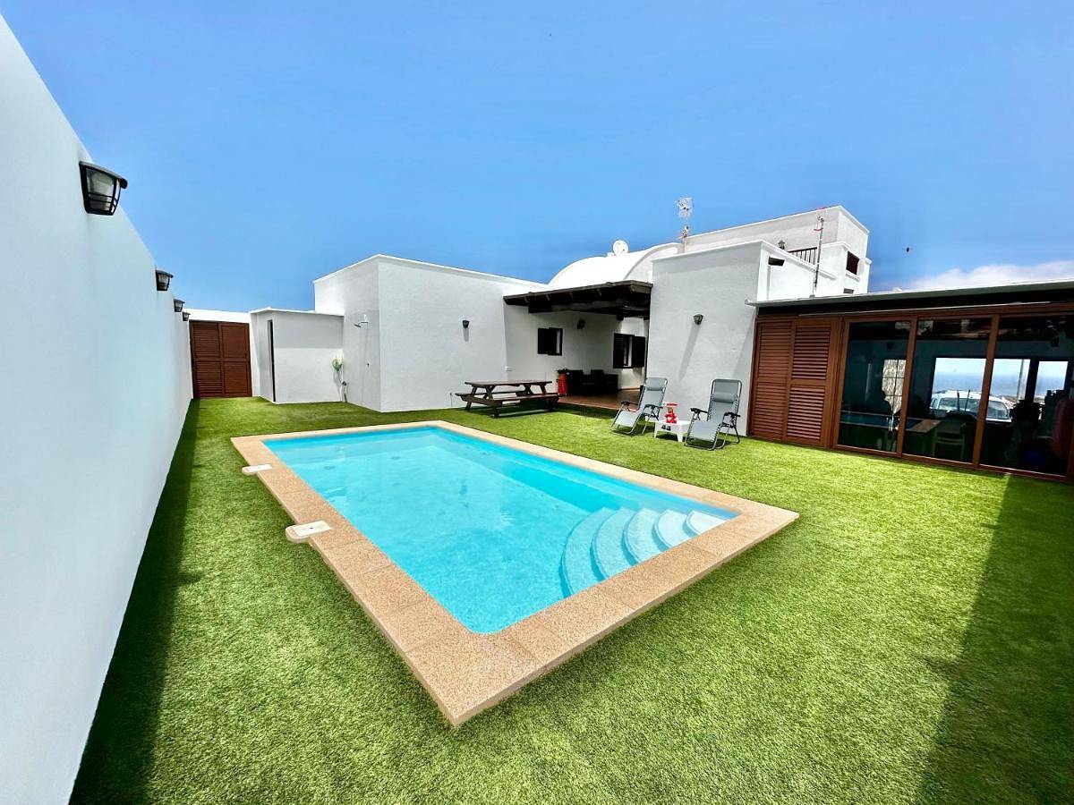 Three-Bedroom House in La Costa (Lanzarote), Tinajo