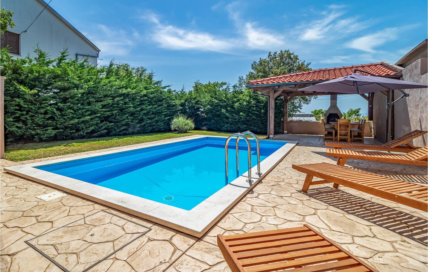 Charmantes Apartment mit 2 Schlafzimmern, Meerblick, Pool und Terrasse, in der Nähe von Restaurants in Kraljevica, Primorje-Gorski Kotar