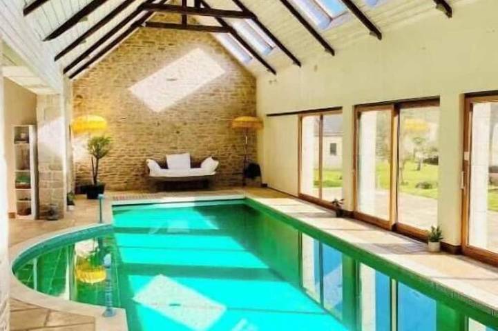 Villa pour 6 personnes, avec Jacuzzi ainsi que Jardin et Piscine dans le Morbihan