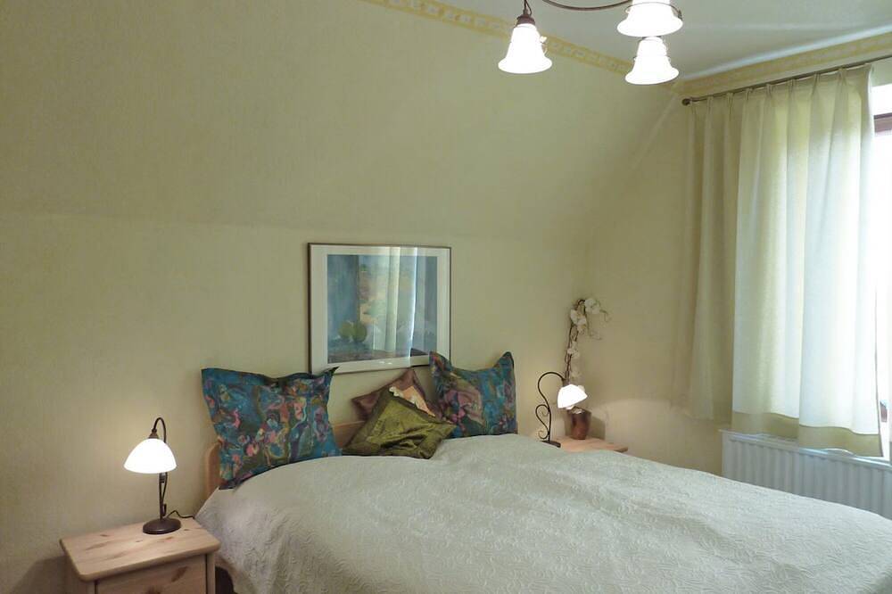 Ganze Wohnung, Apartment 'Wunschgarten' mit privater Terrasse, Gemeinschaftsgarten und Wlan in Wesselburen, Nordseeküste