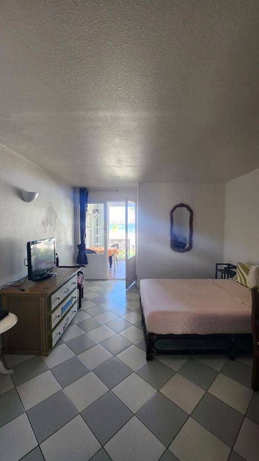 Gîte pour 2 personnes, avec vue et piscine ainsi que jardin et terrasse dans Nettlé Bay - 3