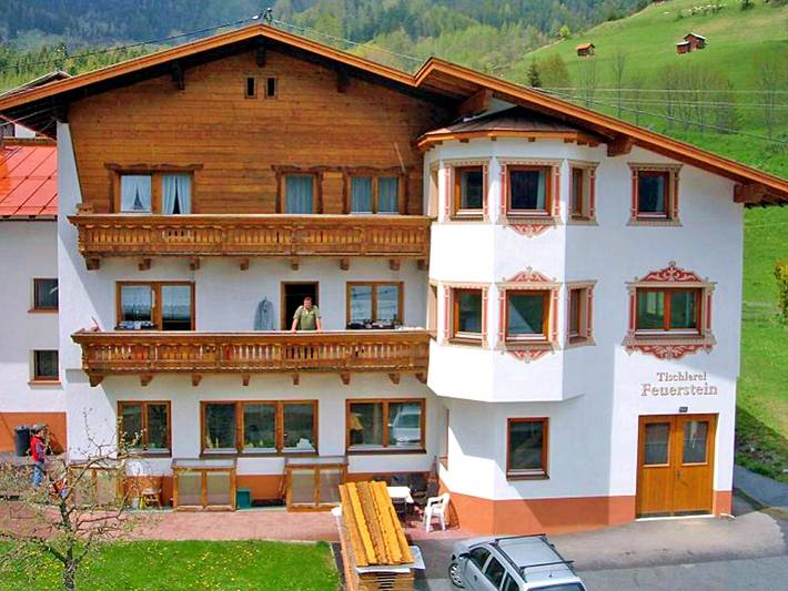 Ferienwohnung für 8 Personen, mit Balkon und Terrasse sowie Garten und Ausblick in Pettneu am Arlberg