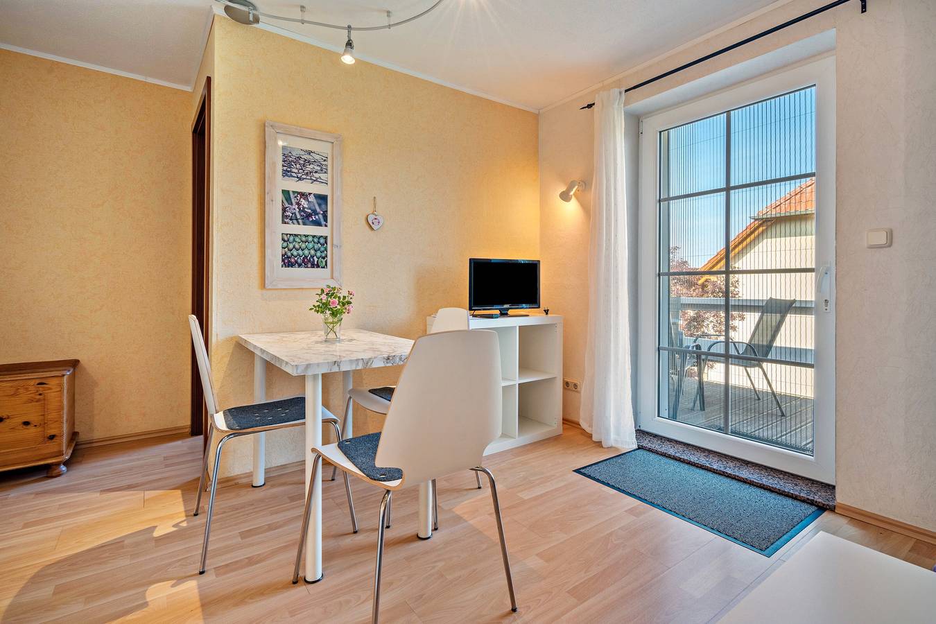 Ganze Wohnung, Ferienwohnung 1 Schulze" mit Gemeinschaftsgarten, Balkon und Wlan in Neustrelitz, Mecklenburg-Strelitz