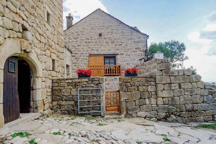 Location de vacances pour 2 personnes, avec balcon à Saint-Étienne-du-Valdonnez