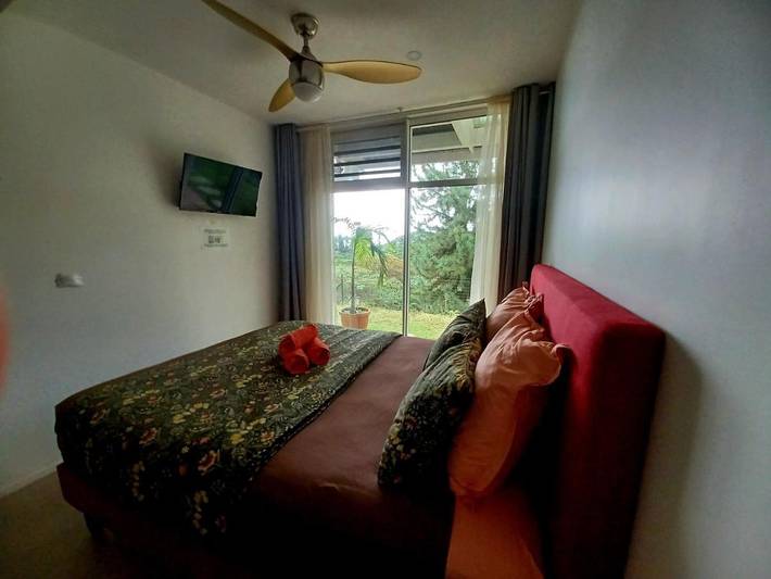 Gîte pour 2 personnes, avec vue ainsi que piscine et jardin dans Punaauia - 4