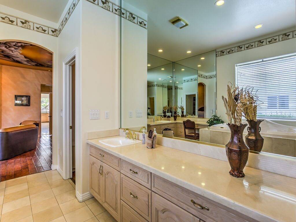 Modern 7000sf Villa, privater Basketball- / Tennisplatz in Spring Valley (NV), Red Rock Canyon