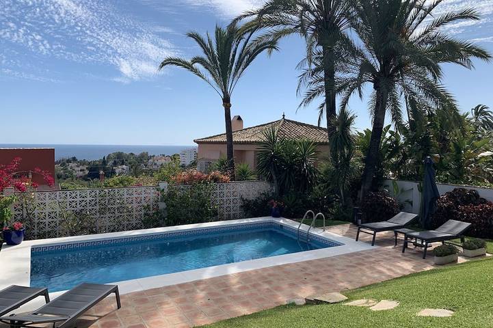 Ferienhaus für 8 Personen, mit Balkon und Whirlpool sowie Terrasse und Garten