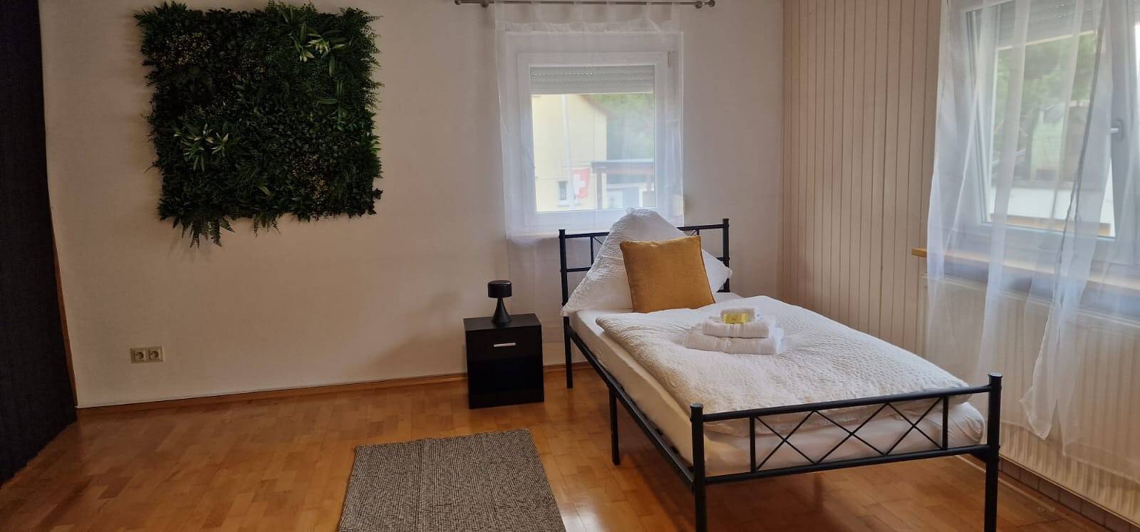 Ganze Wohnung, Apartment 'M B Homes Schlatt' mit Gemeinschaftsgarten,Wlan, Parkplatz in Hechingen, Neckar-Alb