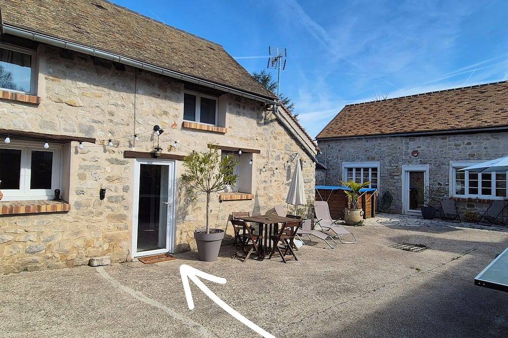 Charming detached house with swimming pool close to climbing sites in Oncy-sur-École, Parc naturel régional du Gâtinais français