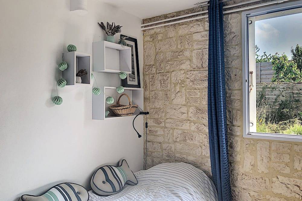 Jolie maison à 400m de la plage, proche centre-ville, avec terrasse et wifi gratuit in Donville-les-Bains, Côte de la Déroute