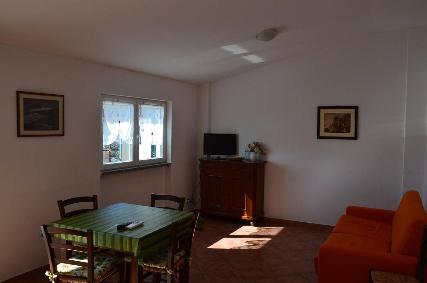 Ganze Wohnung, Apartment 'Carrubo' mit Meerblick, Wlan und Klimaanlage in Ceriale, Riviera di Ponente