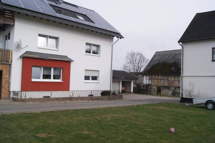 Ferienwohnung für 5 Personen, mit Balkon und Terrasse sowie Garten und Ausblick in Geierlay Hängeseilbrücke