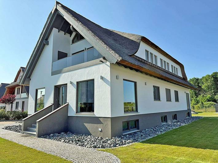 Apartamento entero, Moderne FeWo mit Kamin, ca. 1300m zum Sandstrand, 3 Schlafzimmer bis 6 Personen in Glowe, Rügen