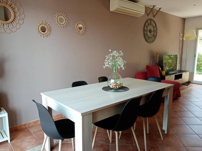 Location de vacances pour 6 personnes, avec vue ainsi que piscine et jardin à Montbrun-des-Corbières - 4