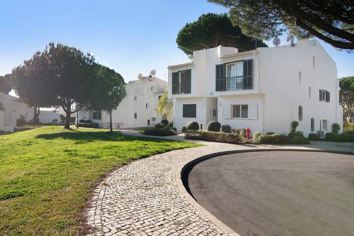 Appartement entier, Appartement 'Bia' avec terrasse privée, Wi-Fi et climatisation in Vale do Lobo, Almancil