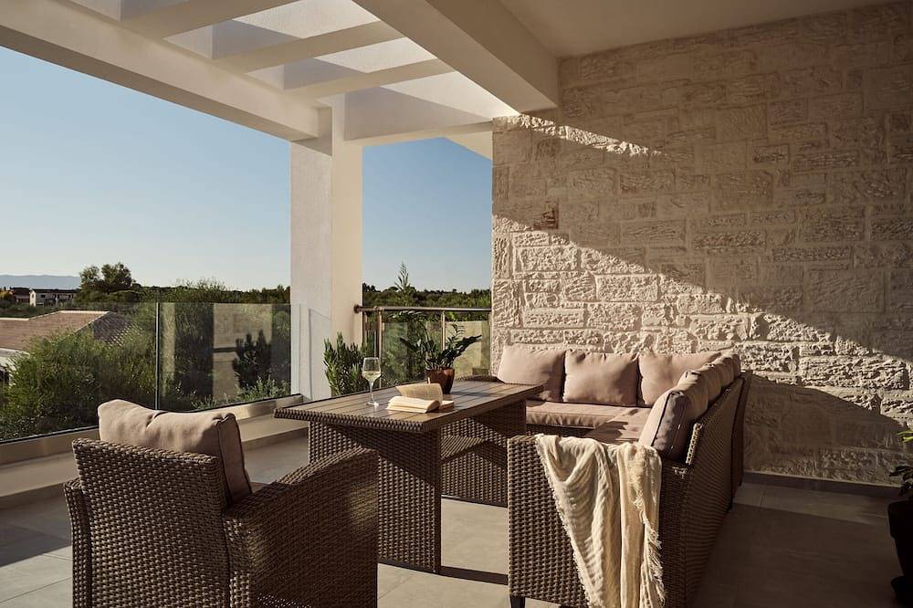 Solis Ortus Villa, a Sublime Sanctuary with Pool in Kalamaki, Zakynthos