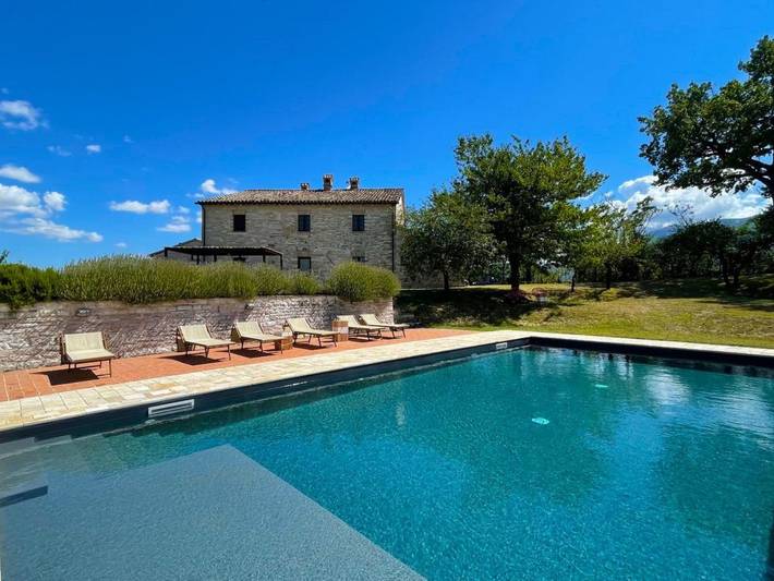 Casa vacanza per 12 persone, con Terrazza e Giardino nonché Piscina a Cagli