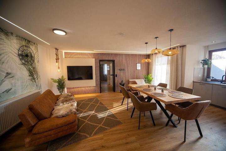 Ferienwohnung für 8 Personen, mit Terrasse und Garten in Schlier - 2