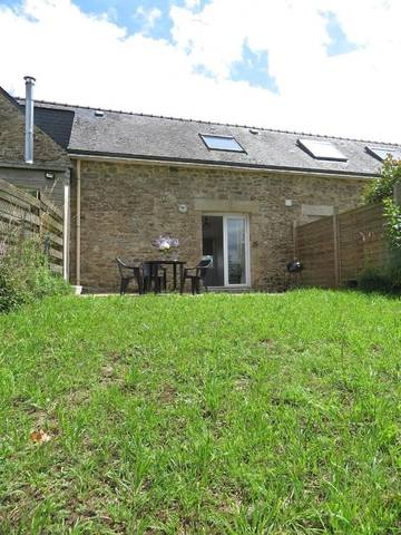 Gîte pour 3 personnes, avec vue et jardin à Pluneret