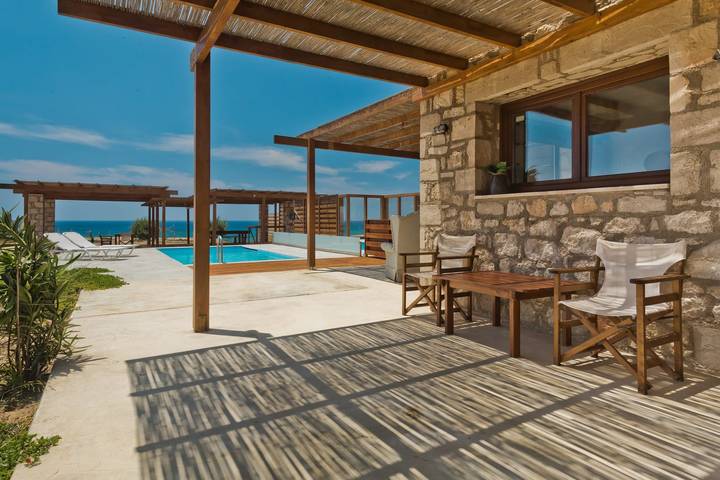 Location de vacances pour 2 personnes, avec vue sur l’océan ainsi que piscine et terrasse dans Karpathos - 4