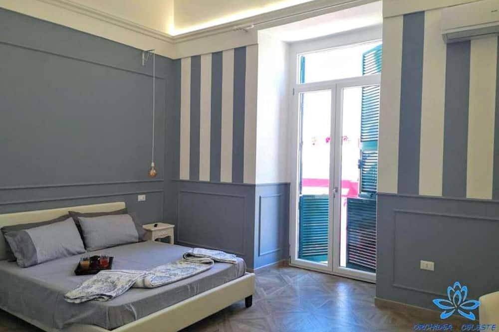 Queen Room 'Orchidea Celeste' with Sea View, Wi-Fi, and Air Conditioning in Manfredonia, Gargano