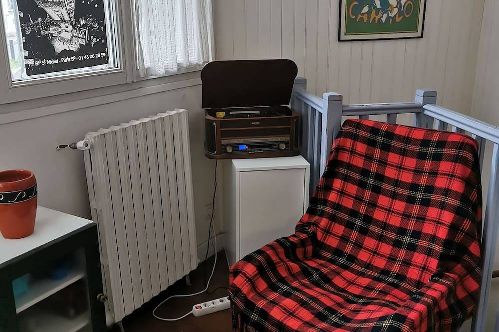 Entire apartment, Apartment in pretty cottage in Montreuil, Seine-Saint-Denis