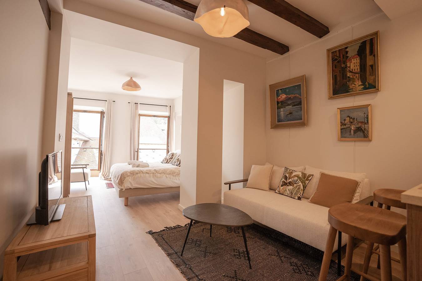 Appartement entier, La Suite du 10 - Joli studio avec vue sur le Canal et le Chateau in Annecy, Annecy (commune)