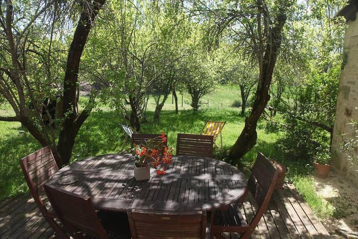 Location de vacances pour 5 personnes, avec Terrasse ainsi que Jardin et Vue à Lempzours