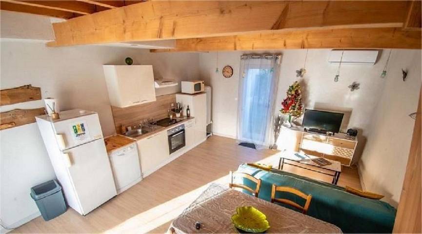 Location de vacances pour 10 personnes, avec vue ainsi que piscine et jardin à Beauteville