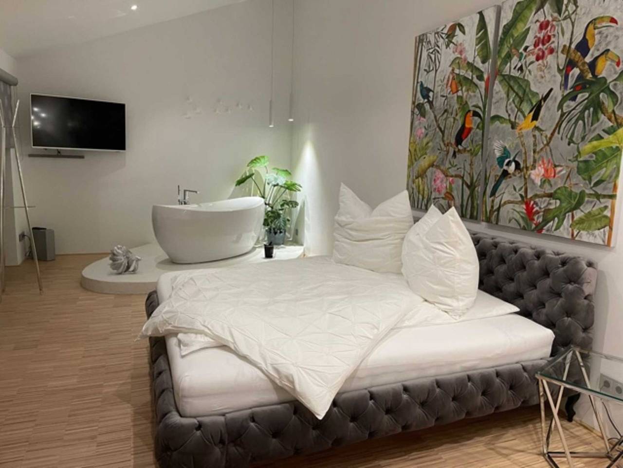Ganze Ferienwohnung, Luxus Wellness Loft - 245qm - Designwohnen im Zentrum - Luxus Wellness Loft - 245 qm in Gütersloh, Nordrhein-Westfalen