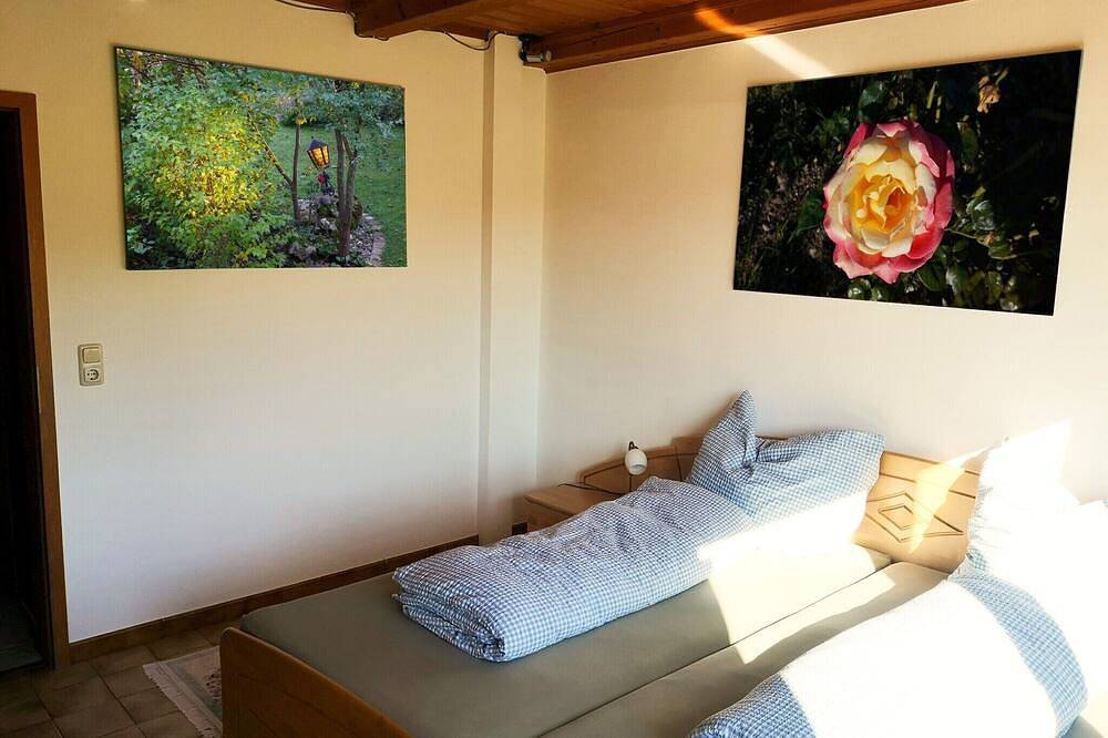Ferienhaus mit 3 Schlafzimmer mit Garten und Doppelgarage für bis zu 6 Gäste in Kaltental, Bayerisch Schwaben