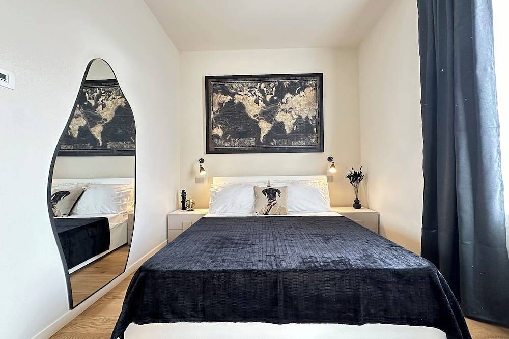 Entire apartment, Three-room World Map, Free Parking (2 bedrooms) in Cremona, Cremona Province