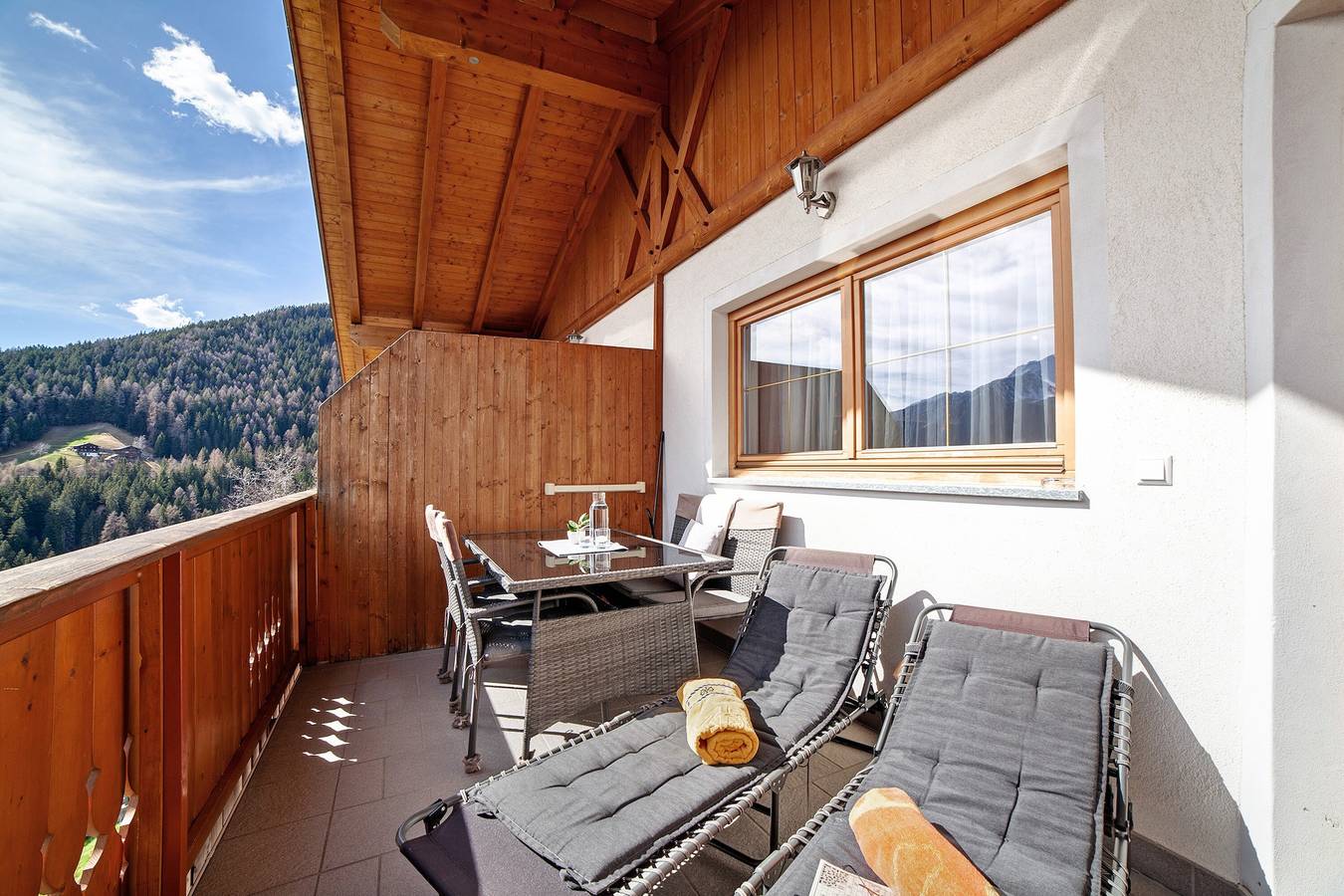 Ganze Wohnung, Ferienwohnung 'Zeppenhof' mit Bergblick, privater Terrasse und Wi-Fi in Ulten, Ortleralpen