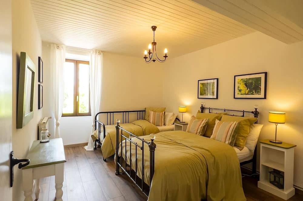 South of France: Luxury Stay on a Vineyard. Sleeps 6. Private Pool. in Alaigne, Région de Limoux