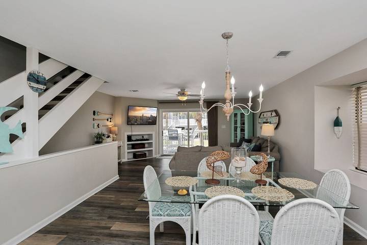 Vacation rental for 10 people, with balcony and pool in Cape San Blas