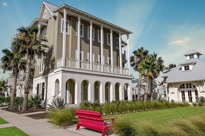 Vacation home for 13 people, with balcony and pool in Port Aransas