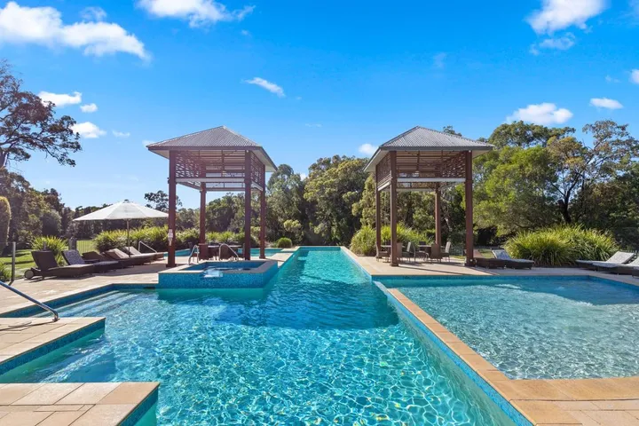 Lodge for 4 people, with garden and hot tub as well as children pool and pool - 1