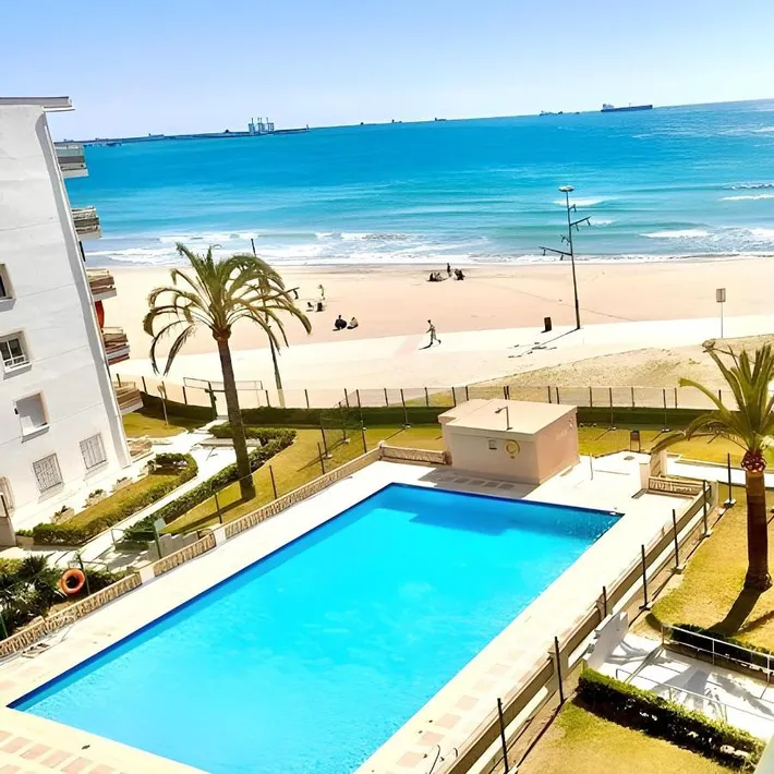 Ferienwohnung für 8 Personen, mit Ausblick und Pool sowie Garten und Balkon - 1