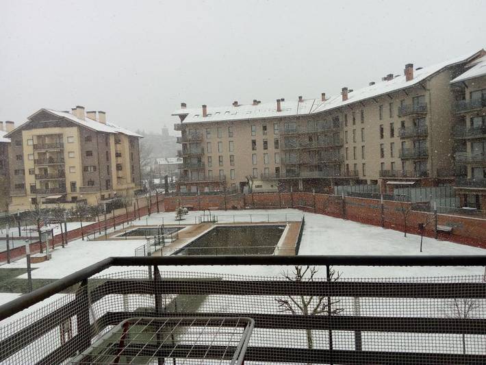 Apartamento de vacaciones para 6 personas, con terraza además de vistas y piscina - 1