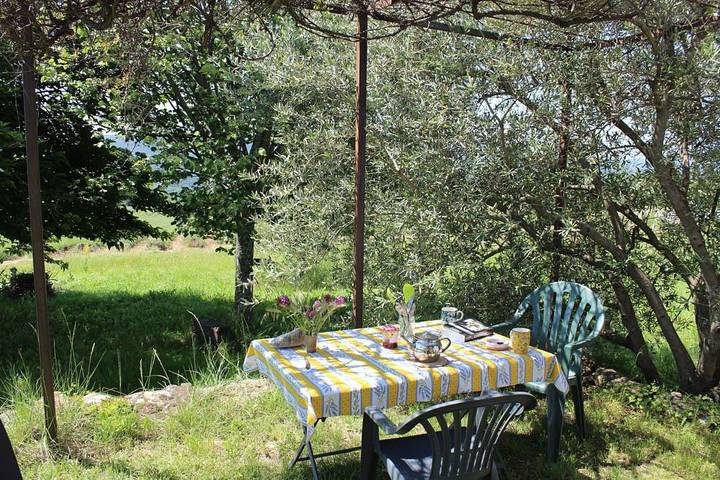 Gîte pour 3 personnes, avec Terrasse ainsi que Jardin et Vue