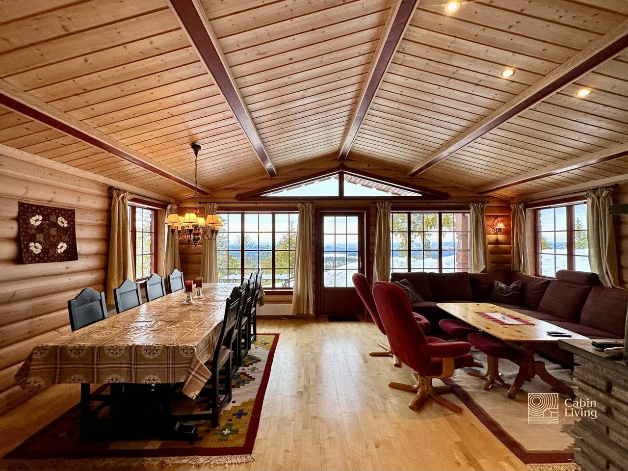 Large cabin with Sjusjøen’s best view, sauna and ski in/out in Sjusjoen, Ringsaker