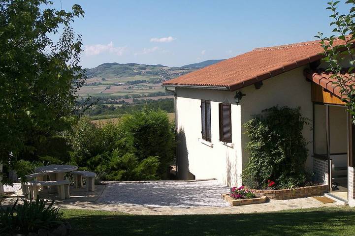 Location de vacances pour 2 personnes, avec Jardin à Usson (Puy-de-Dôme)