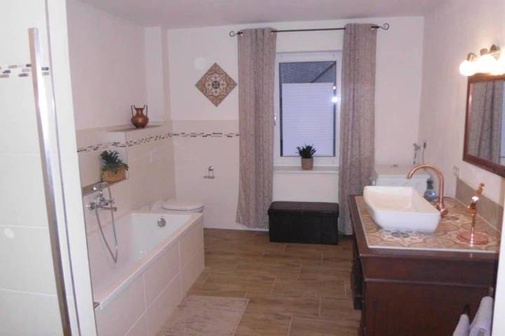 Ferienwohnung für 4 Personen, mit Terrasse und Garten sowie Kinderpool und Pool in Grimma