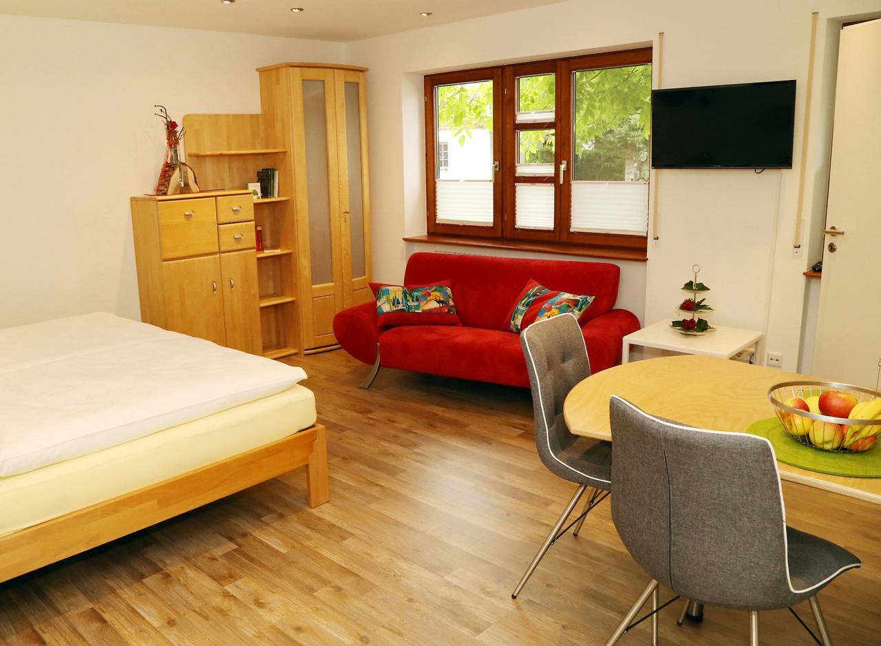 Ganzes Studio, Einzimmerapartment "Schwarzwaldstüble" mit Gemeinschaftsterrasse, Gemeinschaftsgarten und Wlan in Oberharmersbach, Mittlerer Schwarzwald