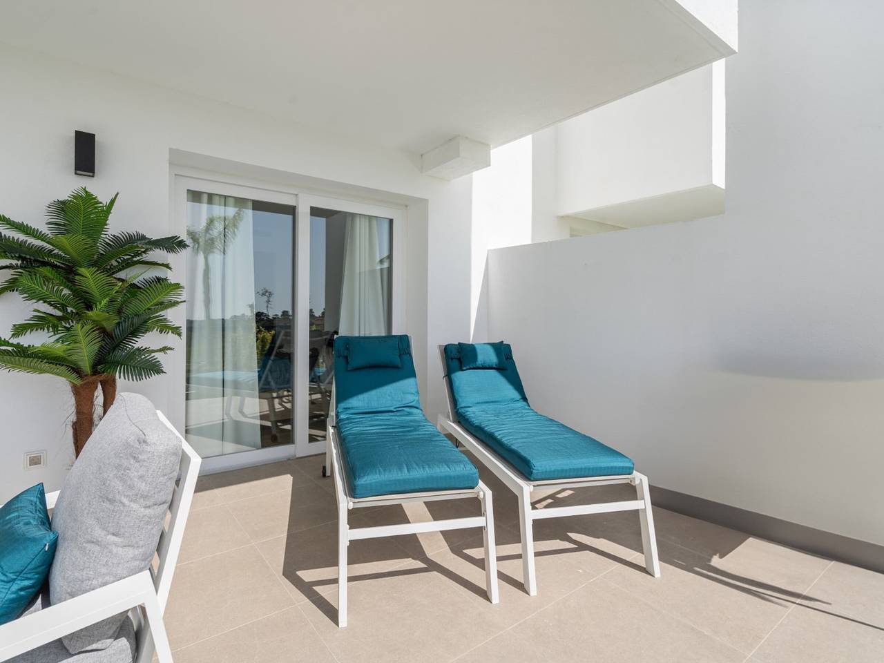 Geheel appartement, Stylish apartment in Casares with pools and Wi-Fi in Alcazaba Lagoon, Casares