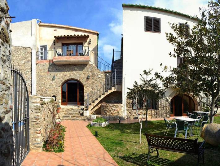 Casa rural para 4 personas, con vistas además de jardín y piscina en Alt Empordà - 3