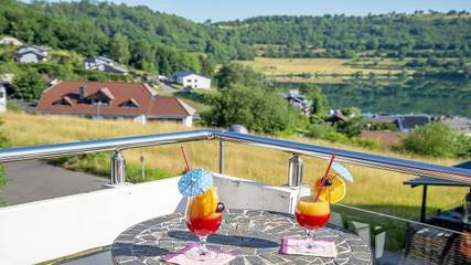 Ferienwohnung für 4 Personen, mit Terrasse und Whirlpool sowie Sauna, mit Haustier in Schalkenmehren