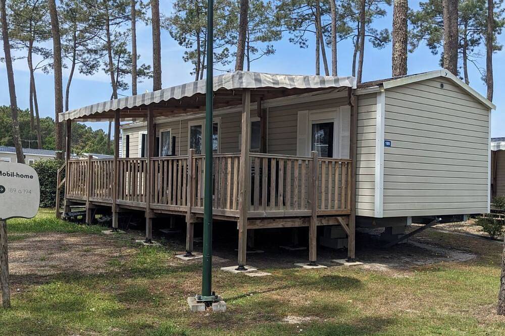 Camping pour 8 Personnes dans Saint-Julien-en-Born, Région de Dax
