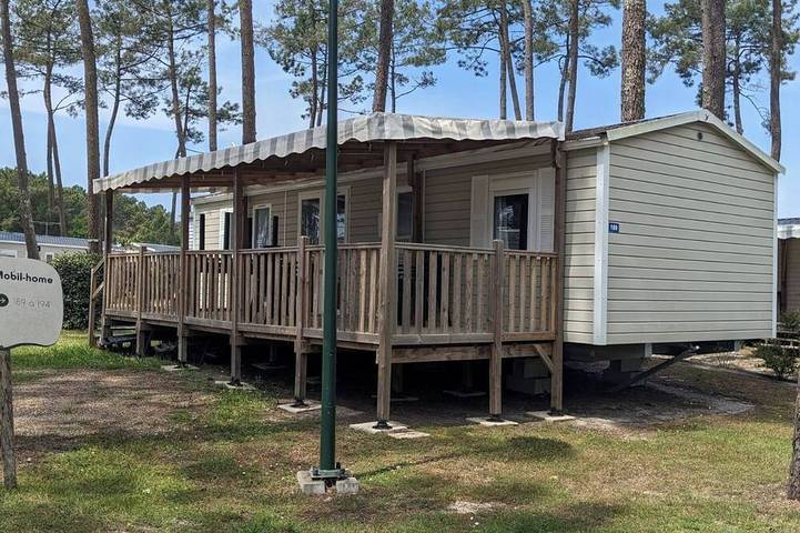 Camping pour 8 personnes, avec piscine à Saint-Julien-en-Born